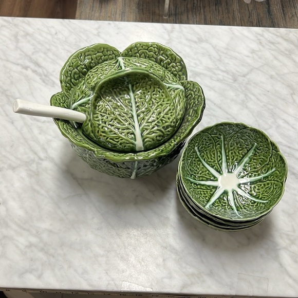 Cabbage Leaf Tureen Set. Tureen, Lid, Ladle, Four Bowls. Ceramic from Portugal - Picture 15 of 15